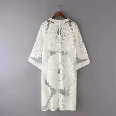 Csipke-chiffon kardigán V-nyakú, 3/4 ujjú, hímzett részletekkel, lazább szabás, nőknek