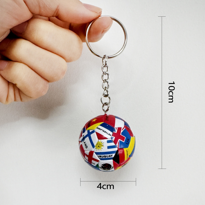 Pandantiv breloc pentru fotbal cu drapelul lumii – Material plastic, Autorizare IP: Nu, Accesoriu pentru chei