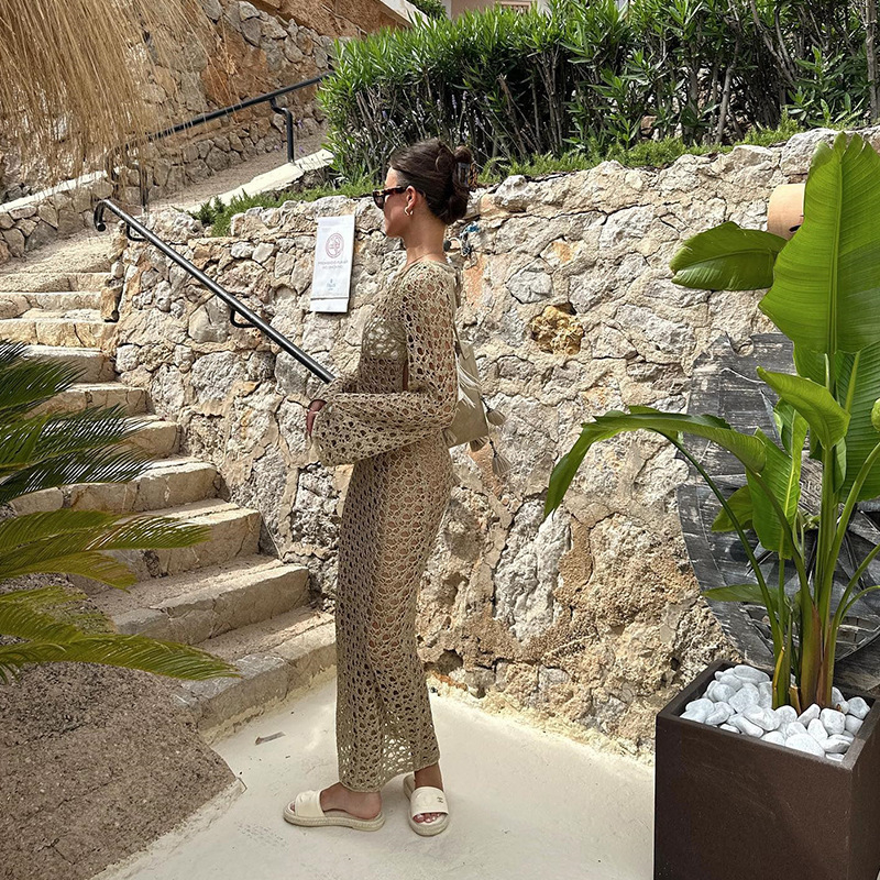 Rochie de plajă pentru acoperire bikini – tricotată, model decupat în spate, bretele, mâneci lungi, rochie lungă; material: amestec de bumbac, căptușeală 100% poliester; greutate 200 g; marcă Xanyee/Cicada