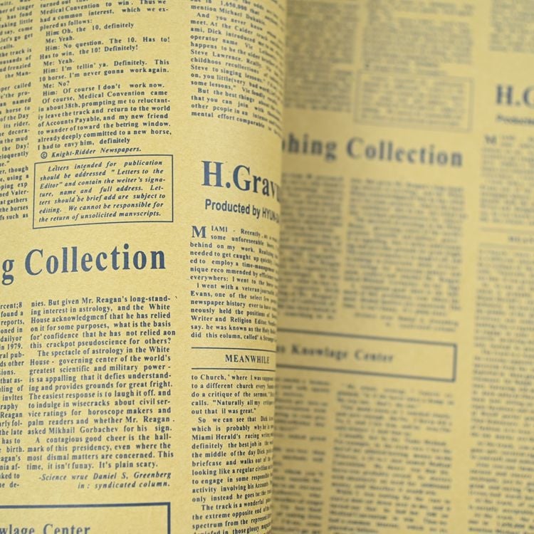 Pozadina od papira za fotografiju proizvoda, retro kraft papir s motivom starog engleskog novina, rekvizita za fotografiju