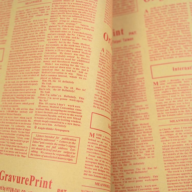 Pozadina od papira za fotografiju proizvoda, retro kraft papir s motivom starog engleskog novina, rekvizita za fotografiju