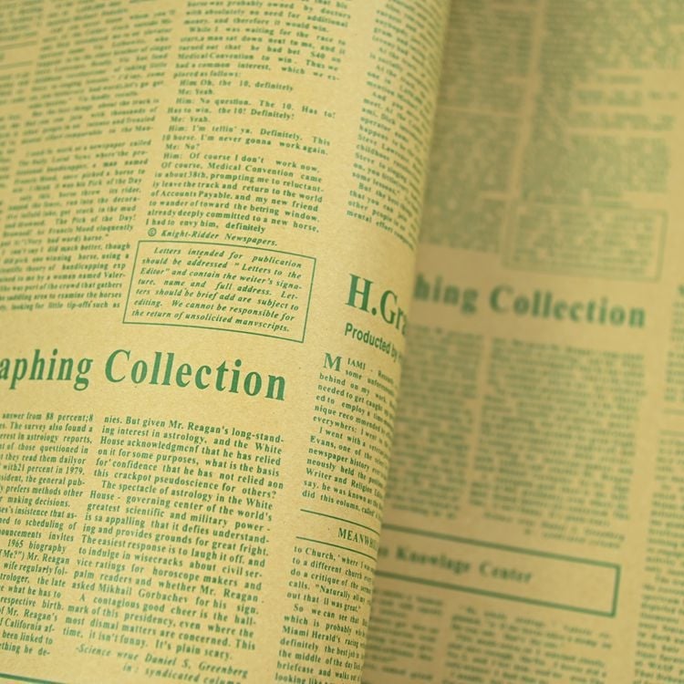 Pozadina od papira za fotografiju proizvoda, retro kraft papir s motivom starog engleskog novina, rekvizita za fotografiju