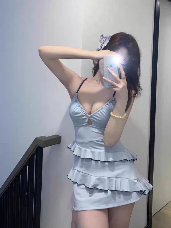 Ženski jednodjelni kupaći kostim – tanke naramenice u stilu haltera, otvorena leđa, s podstavljenim grudnjakom, najlon 80%, podstava poliester-spandex 20%