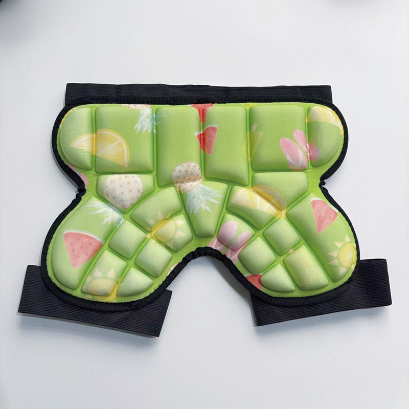 Детски тазобедрени предпазители за ски и ролкови кънки — дебели, износоустойчиви подложки от пяна