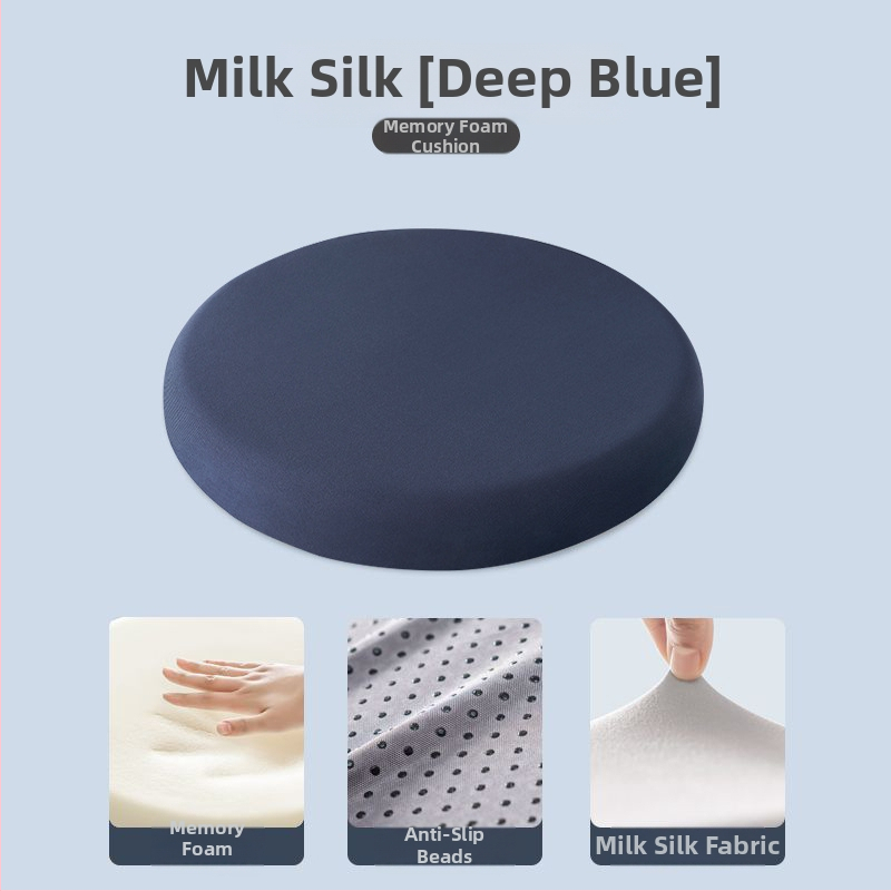 Kör alakú memóriahabos párna tej-selyem huzattal, varrásos, könnyed luxus stílus; egész éves használatra; ideális irodába, tatamira, kanapéra, autóba és étkezőszékekhez