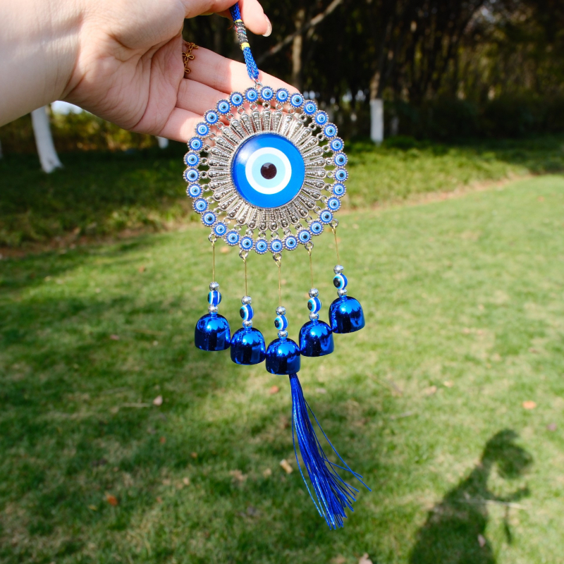 Pandantiv cu ochiul rău și sunet de vânt — ornament metalic cu clopot, finisaj metal vechi, origine Zhejiang, ambalaj cutie de carton
