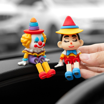 Автомобилен декоративен аксесоар – кукла с треперещи крака (материал: гума; стил: карикатура; функция: намалява стреса)