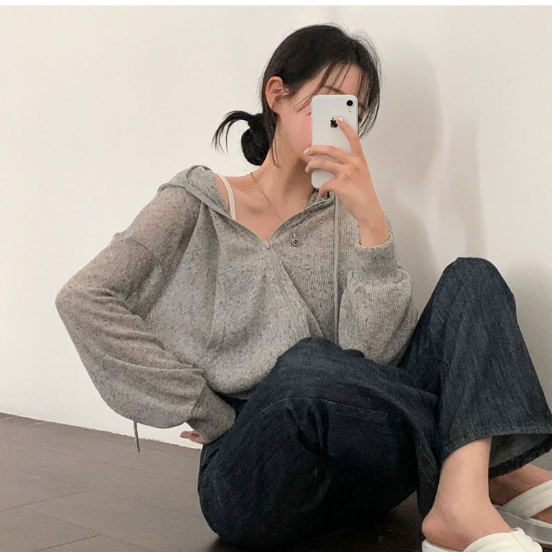 Jachetă damă cu glugă, design decupat, poliester ușor, croială regulară, fermoar, mâneci lungi, primăvara 2026