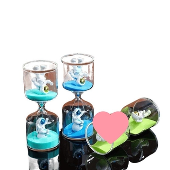 Pješčani sat s dizajnom astronauta — ručna izrada, stakleni dekorativni predmet, moderni minimalistički stil