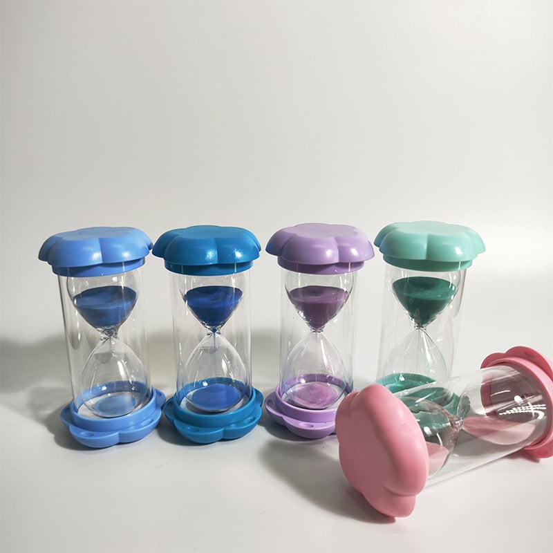 Pješčani sat od visoko borosilikatnog stakla, proces taljenja, Cloud Building Hourglass, moderan minimalistički stil (Visoko borosilikatno staklo; proces taljenja; Cloud Building Hourglass; Modern minimalist style)