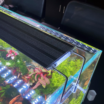 Neo LED svjetiljka za akvarij – pun spektar, 15 W, aluminijska legura, težina 2 kg.