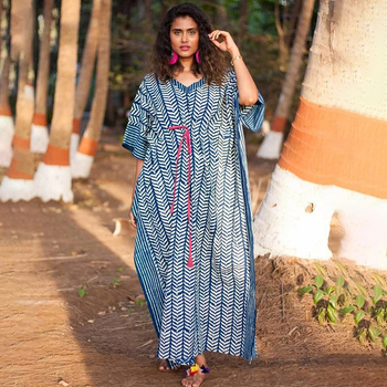 Rayon plažni cover-up s pamukovom podstavom, udoban kroj, vezanje u struku, pogodna za plivanje i šetnju plažom