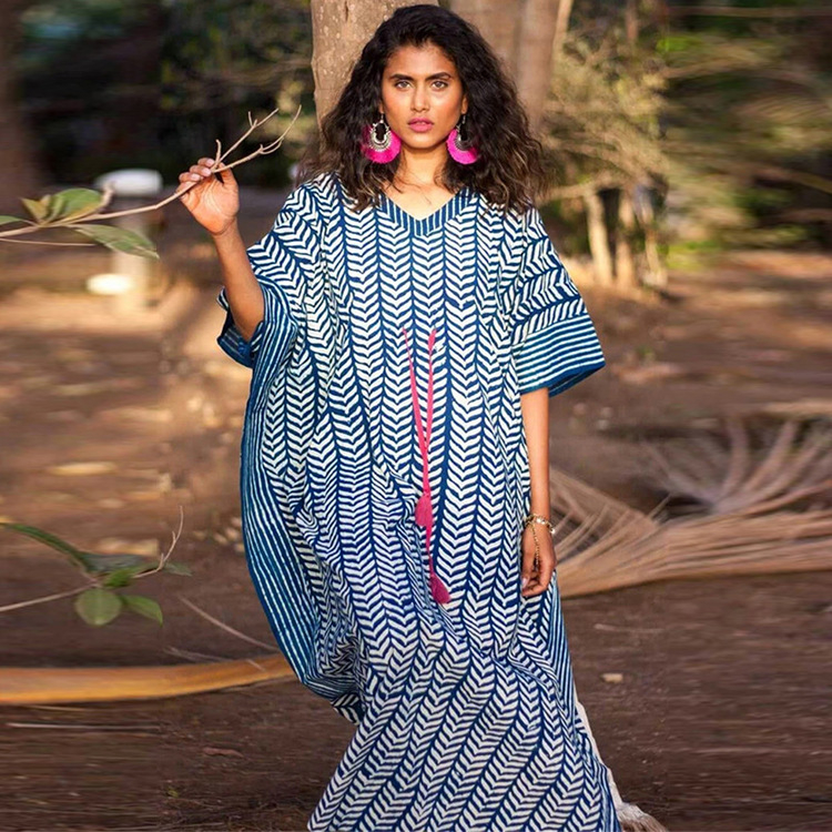 Rayon plažni cover-up s pamukovom podstavom, udoban kroj, vezanje u struku, pogodna za plivanje i šetnju plažom