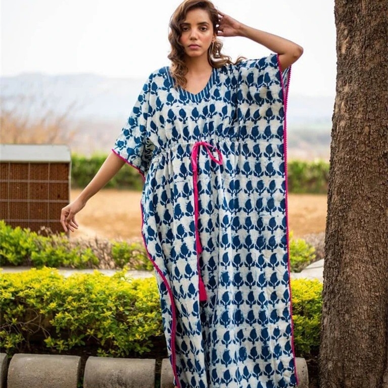 Rayon plažni cover-up s pamukovom podstavom, udoban kroj, vezanje u struku, pogodna za plivanje i šetnju plažom