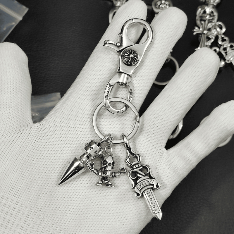 Retro kereszt medálos kulcstartó – réz, elektroplakolás, mintázat: kereszt/Korona/Római számok, stílus: retro, medál stílus, 2025 tavasza