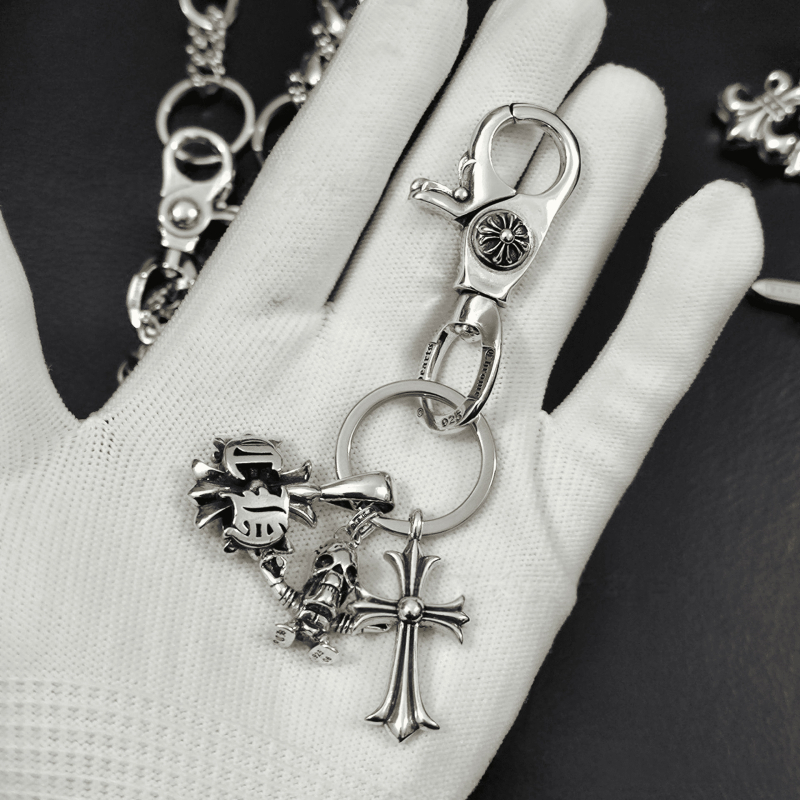 Retro kereszt medálos kulcstartó – réz, elektroplakolás, mintázat: kereszt/Korona/Római számok, stílus: retro, medál stílus, 2025 tavasza