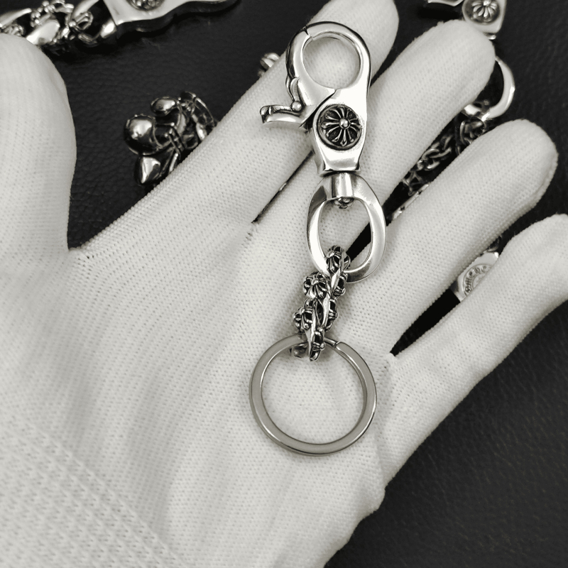 Retro kereszt medálos kulcstartó – réz, elektroplakolás, mintázat: kereszt/Korona/Római számok, stílus: retro, medál stílus, 2025 tavasza