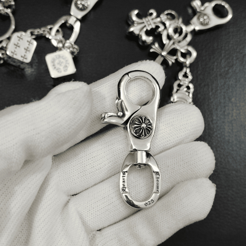 Retro kereszt medálos kulcstartó – réz, elektroplakolás, mintázat: kereszt/Korona/Római számok, stílus: retro, medál stílus, 2025 tavasza