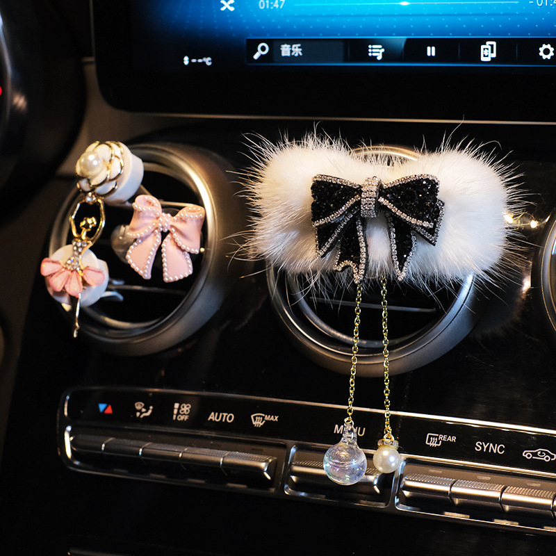 Automobilski ukras za ventilaciju s mirisom interijera, cartoon stil; materijali: pliš, smola, legura; brend Meow; prilagodljivost; uklanja miris