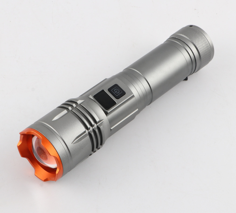 Baterijska svjetiljka od aluminijske legure s zaslonom napajanja, USB punjenje, SST40 LED, domet ≥500 m