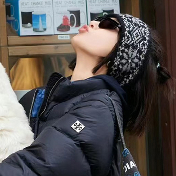 Vintage női kötött fejpánt – meleg, masni alakú fejfedő, az őszi 2025 szezonhoz