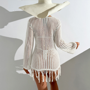 Strandfedőruha átlátszó kötésű, hosszú ujjú, bojtokkal; poliészter anyag, 100% poliészter bélés, 237 g; alkalmas úszáshoz és edzéshez