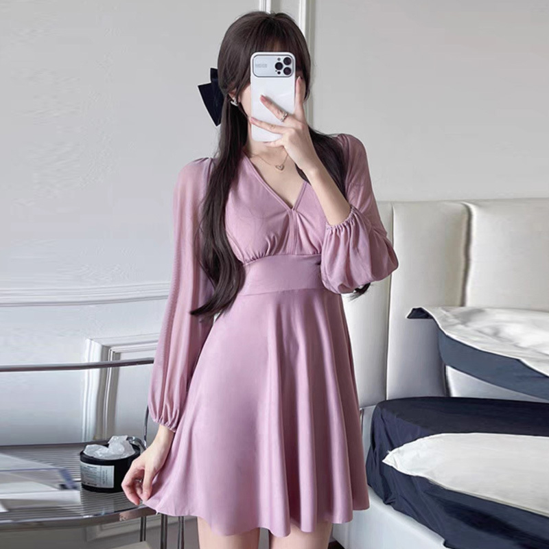 Női kétrészes fürdőruha, hosszú ujjú, napvédő, konzervatív fazon, szoknyás dizájn, Milk Silk anyag, 94% poliészter, bélés 100% poliészter