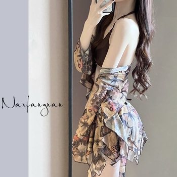 Ženski bikiniji, stil pustoši, konzervativno pokriće, četverodijelni set za plažu, jastučić za prsni koš, poliester 81–90%