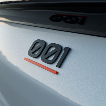 Zeekr 001/007 karosszériás matrica – cinkötvözet, ragasztóval történő felszerelés, LEIXIN, matt fémhatás, sportos stílus