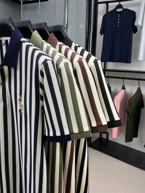 Csíkos poló felső, laza szabású, rövid ujjú, lélegző, nedvességelvezető pamutkeverék