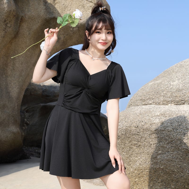 Costum de baie întreg, cu pernă pentru bust, acoperire a burții, croială cu fustă, culoare solidă, material poliester