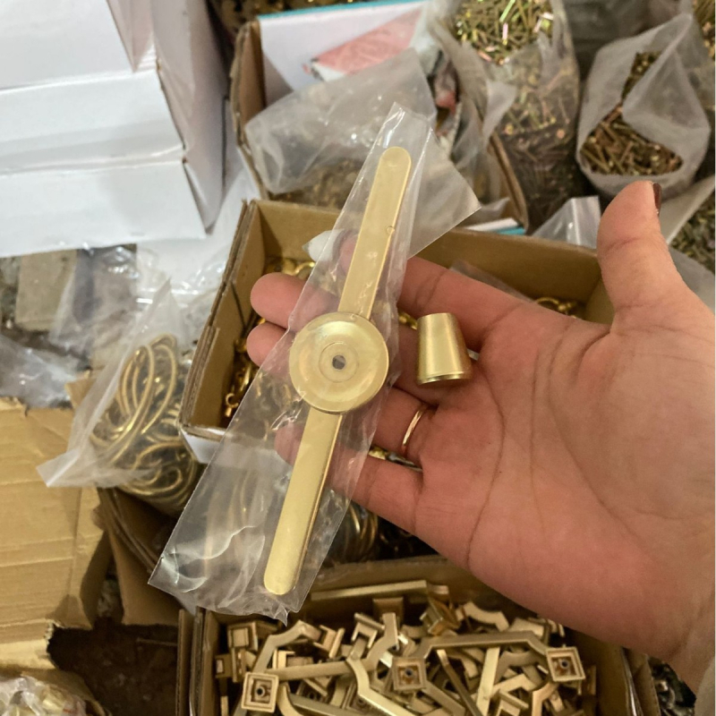 Egylyukú fogantyú cinkötvözetből, ajtókhoz és szekrényekhez, modern minimalista stílusú, elektroplatált, alkalmas ajtókhoz, ablakokhoz, szekrényekhez és fiókokhoz