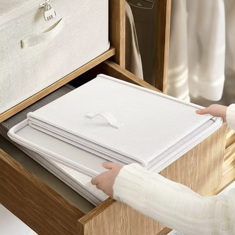 Összecsukható ruhatároló doboz fedővel, textil anyag, 40–50 liter kapacitás, hordozható