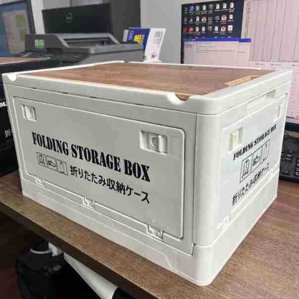 Kültéri tároló doboz - öt ajtós, oldalsó ajtóval, összecsukható, fa fedél, PP műanyag, 55 literes kapacitás