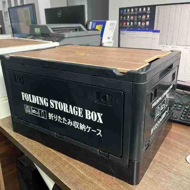 Kültéri tároló doboz - öt ajtós, oldalsó ajtóval, összecsukható, fa fedél, PP műanyag, 55 literes kapacitás