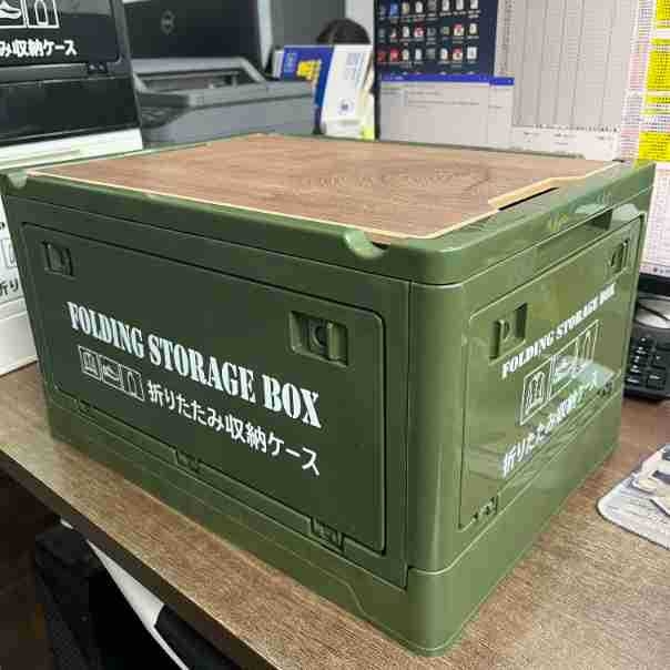 Kültéri tároló doboz - öt ajtós, oldalsó ajtóval, összecsukható, fa fedél, PP műanyag, 55 literes kapacitás