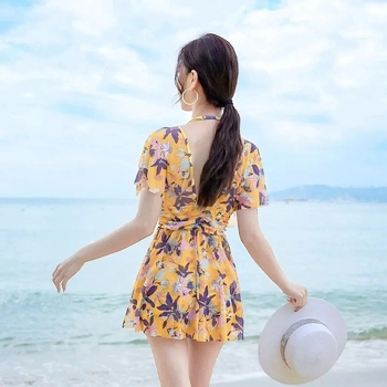 Ao Jiao Női virágos tej-selyem anyagú egyrészes fürdőruha, rövid ujjú, 80% poliészter