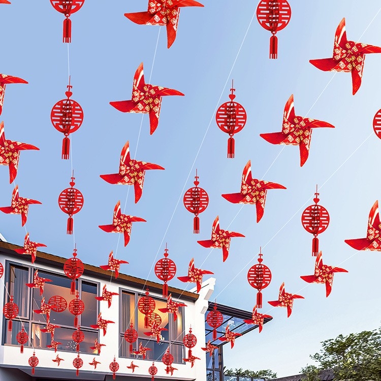 Σετ διακόσμησης γάμου για αυλή με φαναράκια, γιρλάντες και κορδέλες από πλαστικό