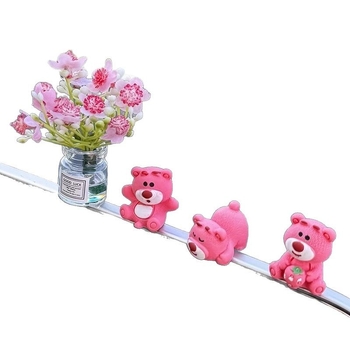 Автомобилен интериорен орнамент – карикатурна мечка-ягода, смола, за декорация на таблото