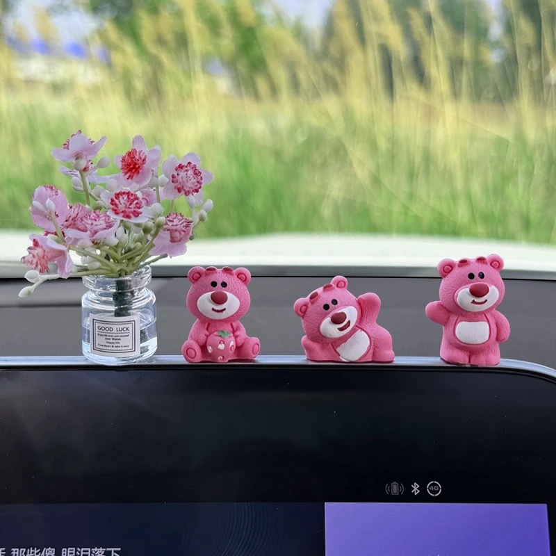 Автомобилен интериорен орнамент – карикатурна мечка-ягода, смола, за декорация на таблото