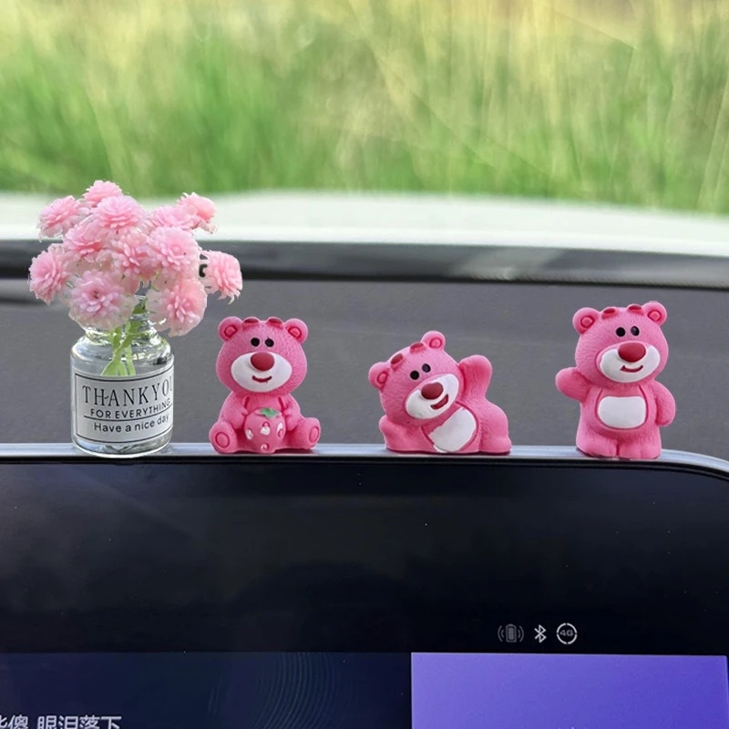 Автомобилен интериорен орнамент – карикатурна мечка-ягода, смола, за декорация на таблото
