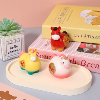 Ornament pentru consola centrală a mașinii – Anul Calului, Zodia Calului, Noroc și Pace, Figurină din rășină în stil desen animat