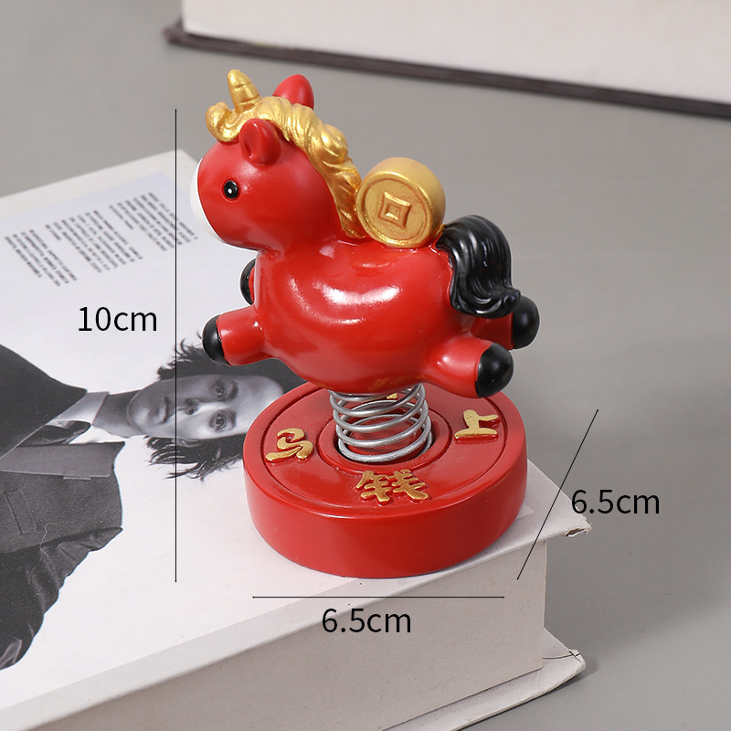 Ornament pentru consola centrală a mașinii – Anul Calului, Zodia Calului, Noroc și Pace, Figurină din rășină în stil desen animat