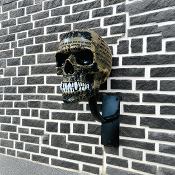 Διακοσμητικό τοίχου από ρητίνη με κρανίο σε μορφή κράνους μοτοσικλέτας, κρεμαστό διακοσμητικό για σπίτι και αυλή (Υλικό: ρητίνη; Μορφή: κράνος μοτοσικλέτας; Κατηγορία: κατασκευές από ρητίνη)
