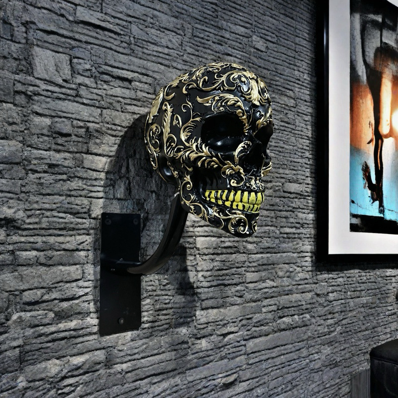 Διακοσμητικό τοίχου από ρητίνη με κρανίο σε μορφή κράνους μοτοσικλέτας, κρεμαστό διακοσμητικό για σπίτι και αυλή (Υλικό: ρητίνη; Μορφή: κράνος μοτοσικλέτας; Κατηγορία: κατασκευές από ρητίνη)