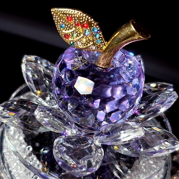 Držač parfema za automobil – kristalni materijal, Che shima; funkcije: dekoriranje, aromatiziranje, uklanjanje mirisa; miris: druge note.