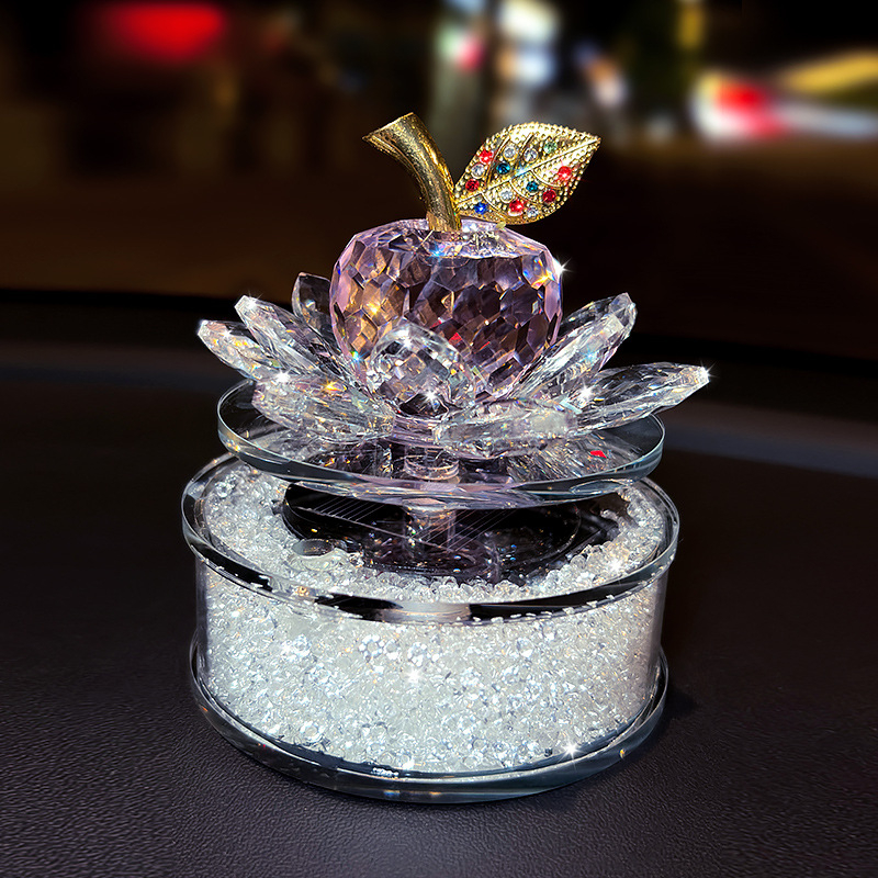 Držač parfema za automobil – kristalni materijal, Che shima; funkcije: dekoriranje, aromatiziranje, uklanjanje mirisa; miris: druge note.