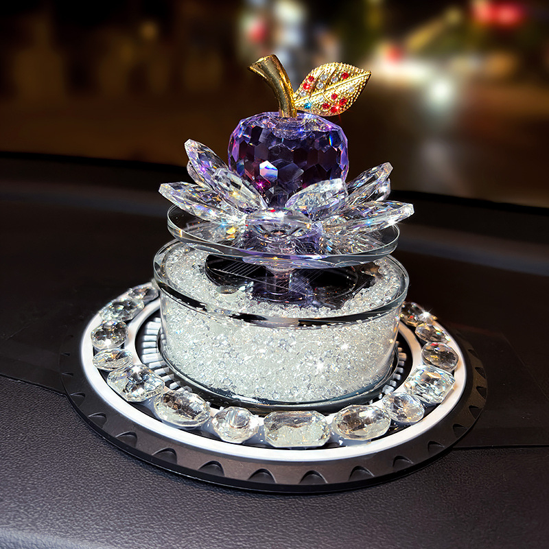 Držač parfema za automobil – kristalni materijal, Che shima; funkcije: dekoriranje, aromatiziranje, uklanjanje mirisa; miris: druge note.