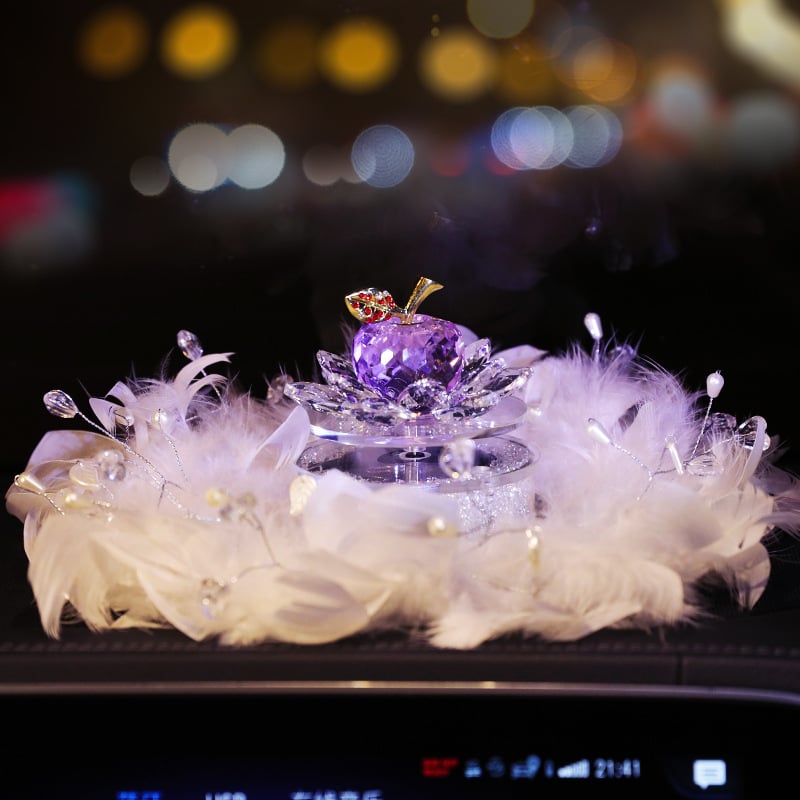 Αυτοκινητική διακόσμηση με ηλιακή τροφοδοσία: περιστρεφόμενο κρύσταλλο μήλο και δοχείο αρώματος σε σχέδιο λωτού για κεντρική κονσόλα