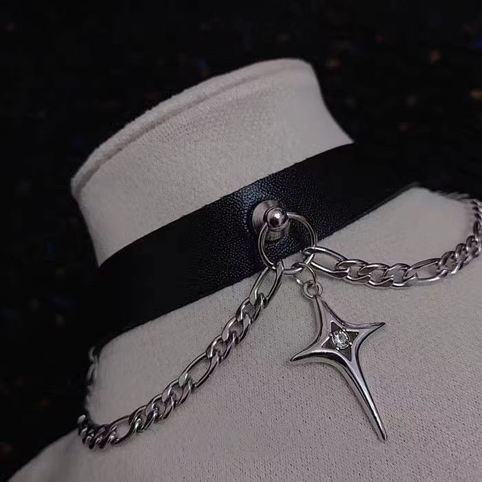 Colier-choker din piele cu pandantiv stea cu patru vârfuri, aliaj de zinc, lanț O, 41–50 cm, multi-strat, finisaj electroplate